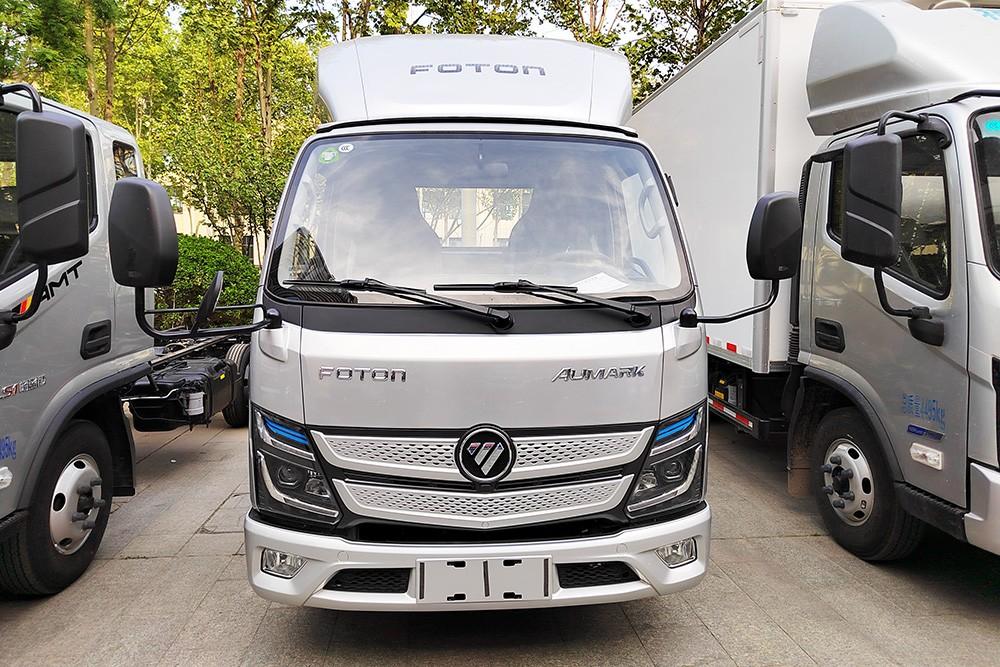 行業首款搭載獨立懸架+采埃孚自動擋高端輕卡 城市夢想輕卡歐馬可X pro靜態實拍解析