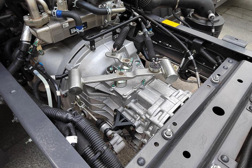 行業首款搭載獨立懸架+采埃孚自動擋高端輕卡 城市夢想輕卡歐馬可X pro靜態實拍解析