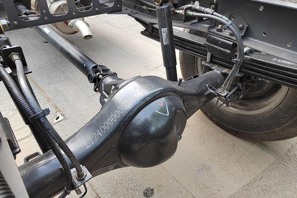 行業首款搭載獨立懸架+采埃孚自動擋高端輕卡 城市夢想輕卡歐馬可X pro靜態實拍解析