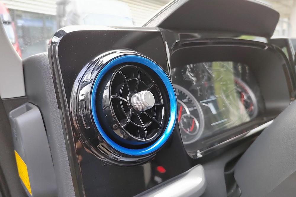 行業首款搭載獨立懸架+采埃孚自動擋高端輕卡 城市夢想輕卡歐馬可X pro靜態實拍解析