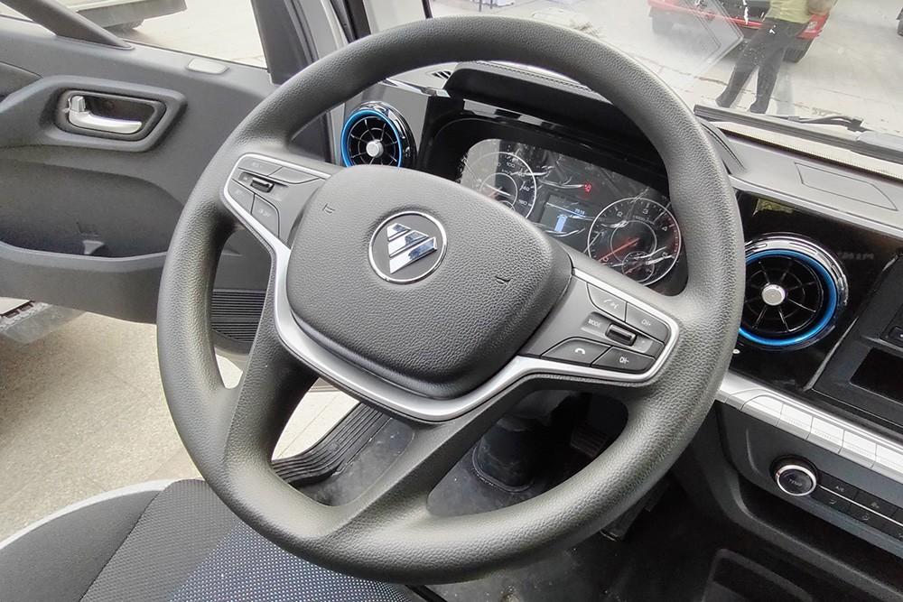 行業首款搭載獨立懸架+采埃孚自動擋高端輕卡 城市夢想輕卡歐馬可X pro靜態實拍解析