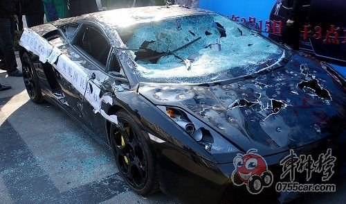 不滿服務車主怒砸蘭博基尼 蘭博基尼稱多次提解決建議